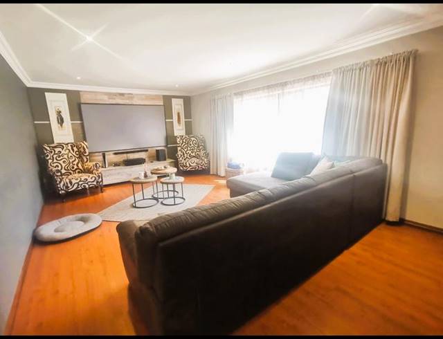 3 BEDROOM HOUSE FOR SALE IN SUNWARD PARK
